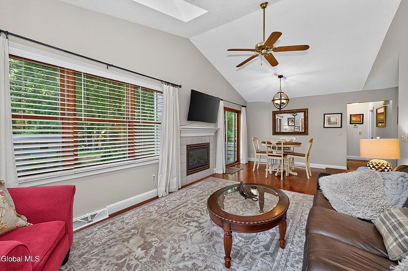 4th image of 64 Westbury Court