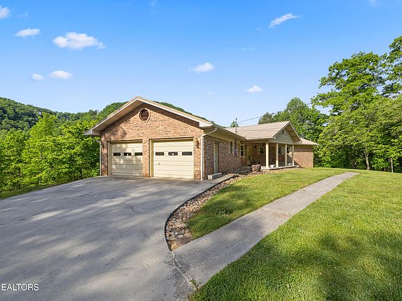 3rd image of 1181 Pine Mountain Rd