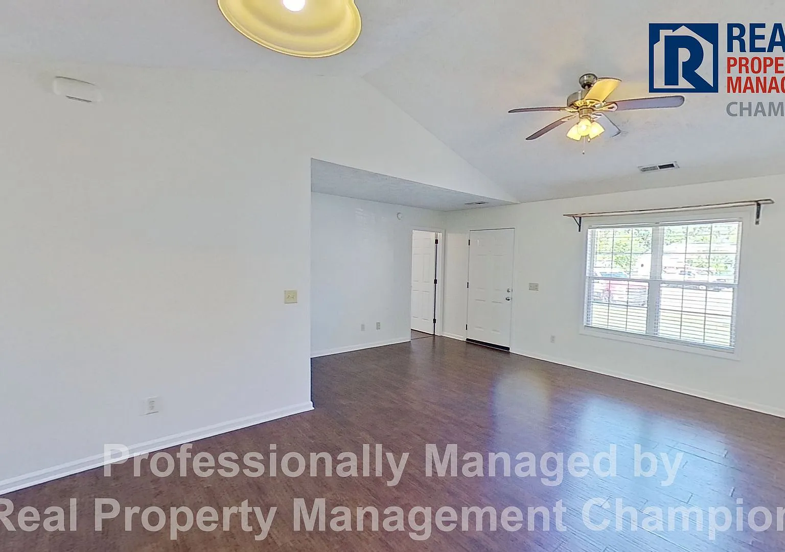 Updated 3 BD/2 BA Home with Garage, Fenced Yard Near Smith Creek Park — Photo 4