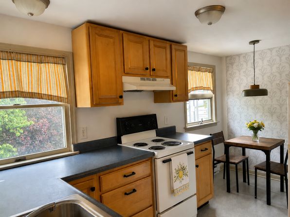 10 E Main St #1