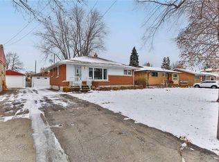 25 Grandfield St, Hamilton, ON L8T2H1
