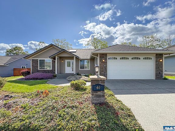 3rd image of 40 Aspen Creek Ct