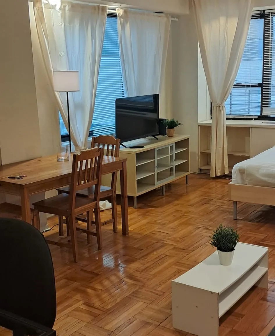 210 East 47th Street — Photo 2