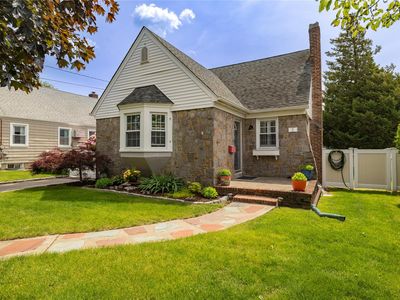 10 Wagg Avenue, Malverne, NY, 11565
