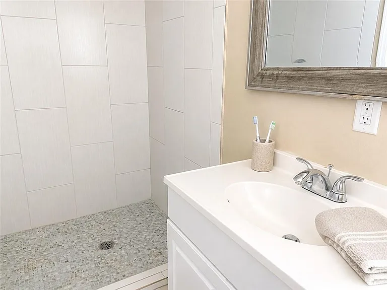 7533 Ligustrum Dr — Photo 4
