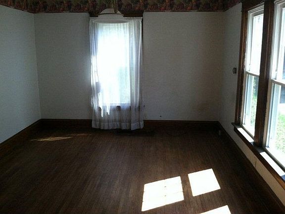 3rd image of 551 Ellicott Ct