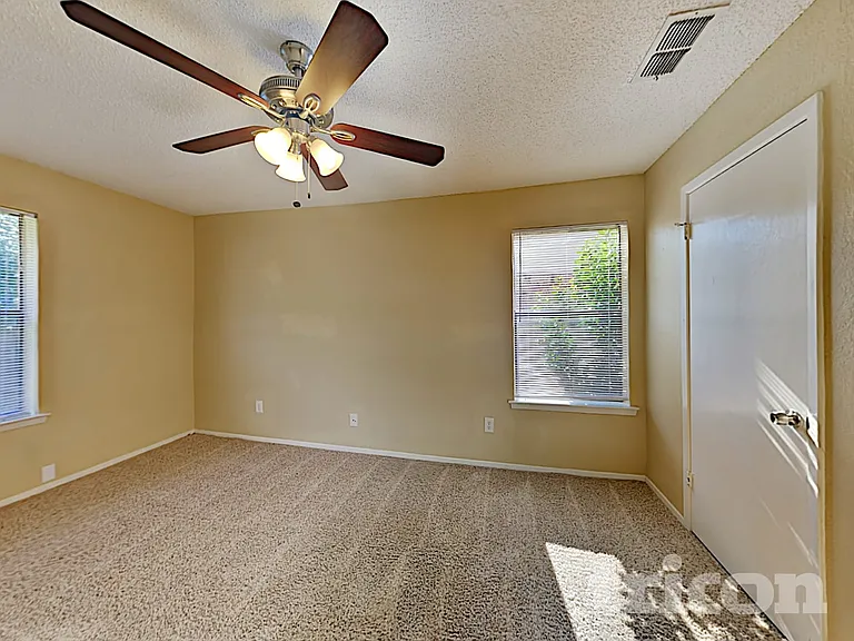 6321 Macarthur Dr — Photo 7