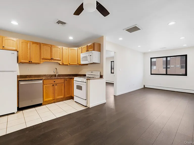 3 Charles Ln #2B — Photo 18