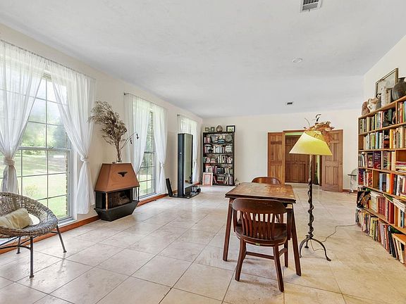 5th image of 3624 Westmoreland Dr
