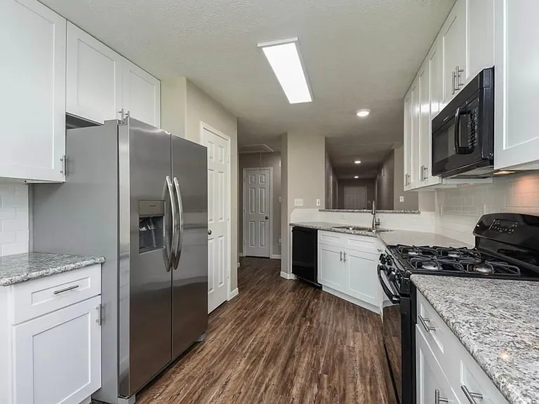 2519 Fox River Ln — Photo 15
