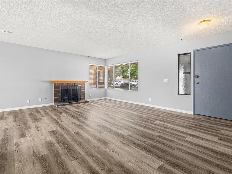 6951 Wedgewood Way — Photo 3