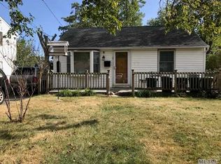 67 E Halley Ln, Central Islip, NY 11722