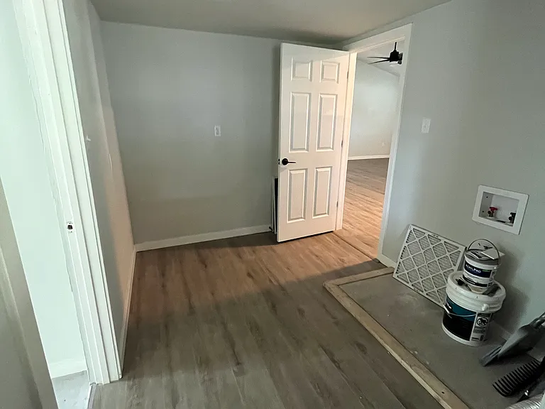 642 Astoria Ave — Photo 18