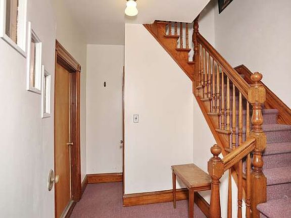 5th image of 81 Cottage St