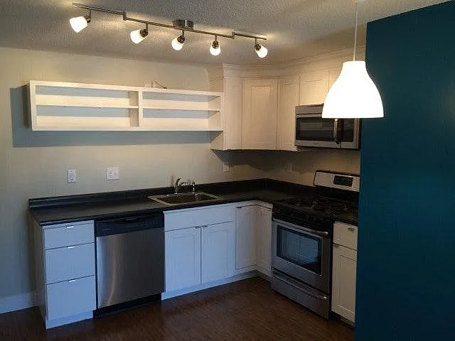 22 7th Ave #11 — Photo 2