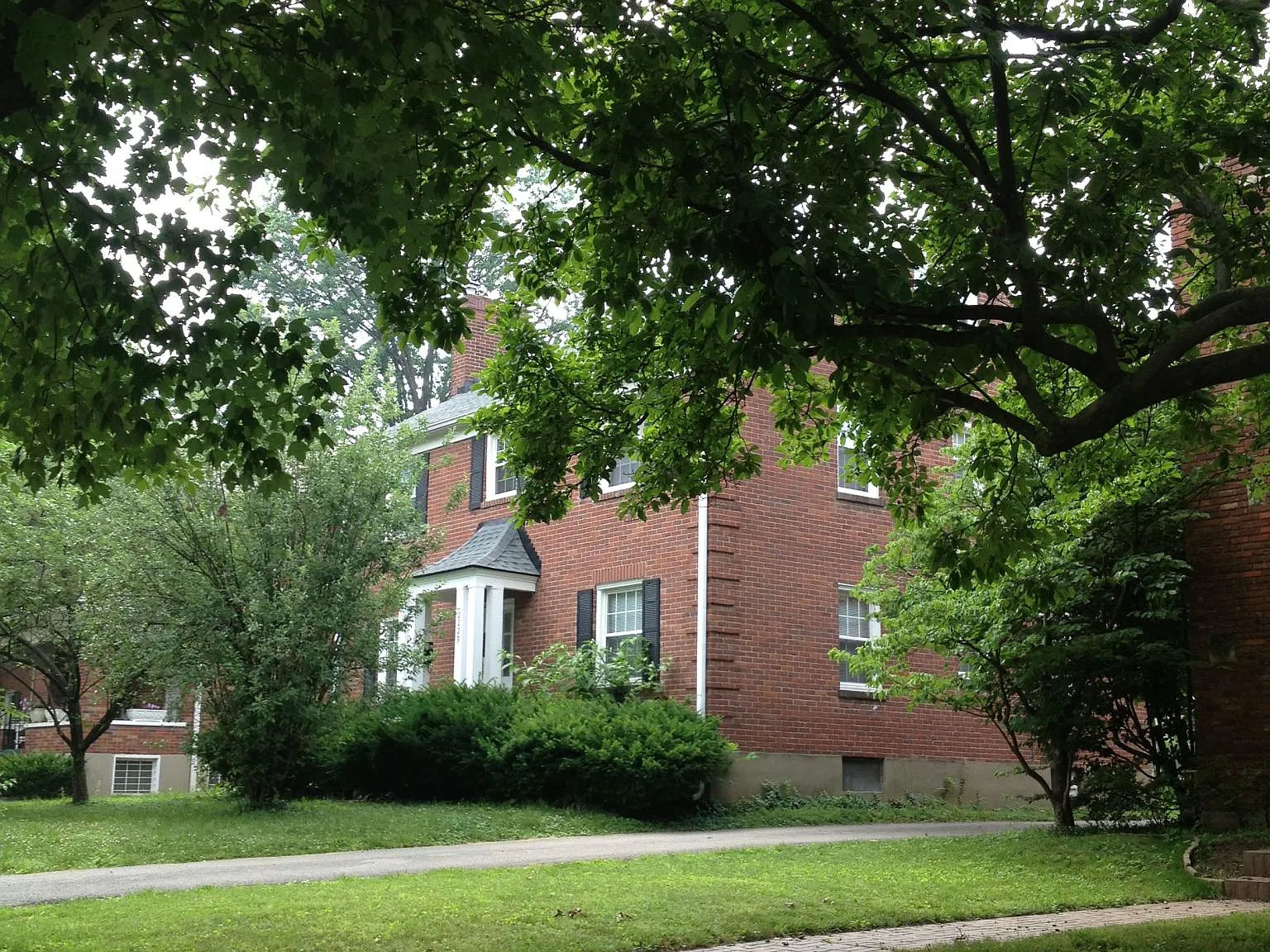 2229 Tyler Ln — Photo 3