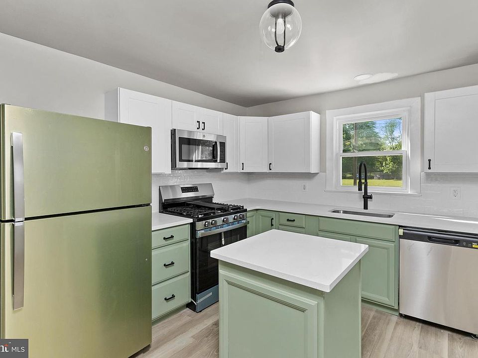 1st image of 152 Lawn Park Ave
