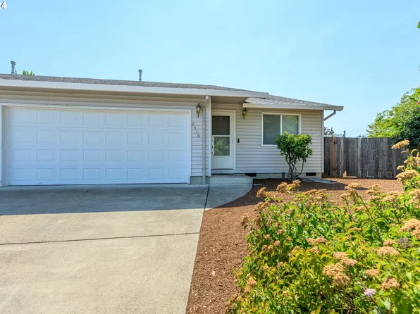 2516 NE Norton Ct, McMinnville, OR 97128