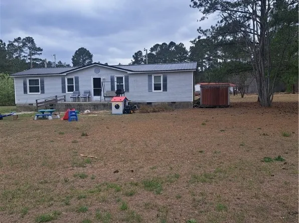 190 Windy Hill Ln, Raeford, NC 28376