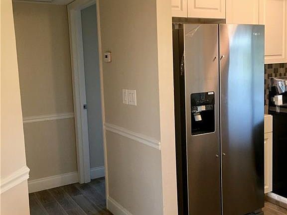 2nd image of 1413 NE 1st Pl