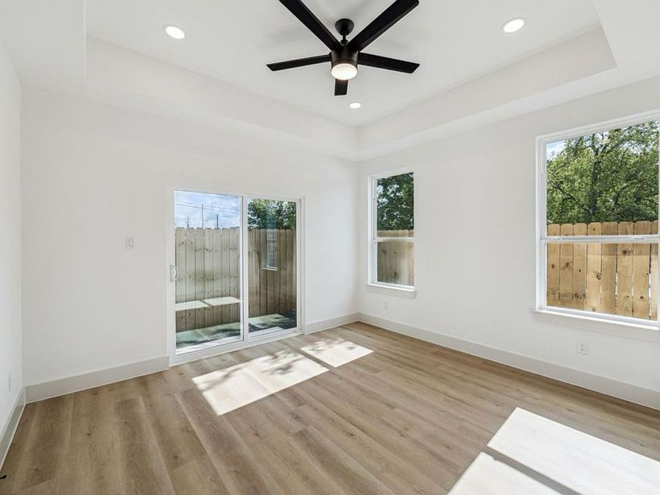 1st image of 325 Tite St #B