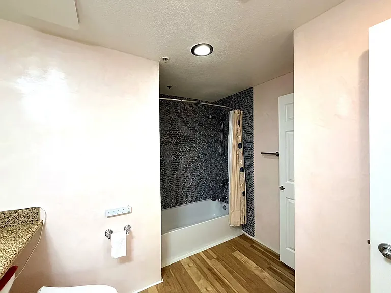 160 S Hudson Ave #215 — Photo 7