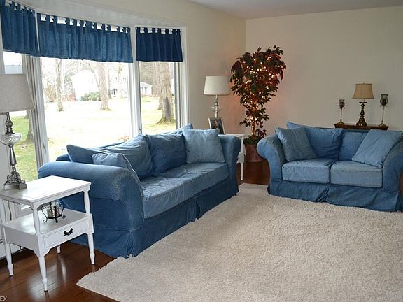 3rd image of 1138 Royal Oak Dr