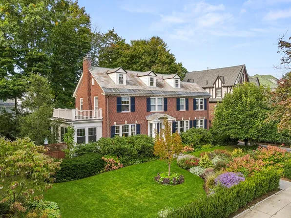 750 Commonwealth Ave, Newton, MA 02459