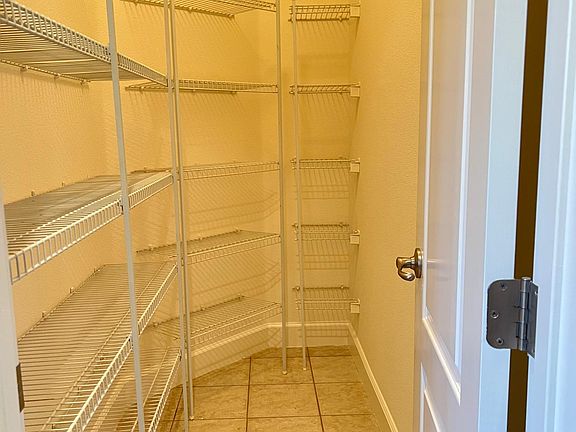 5th image of 1052 Parkside Dr