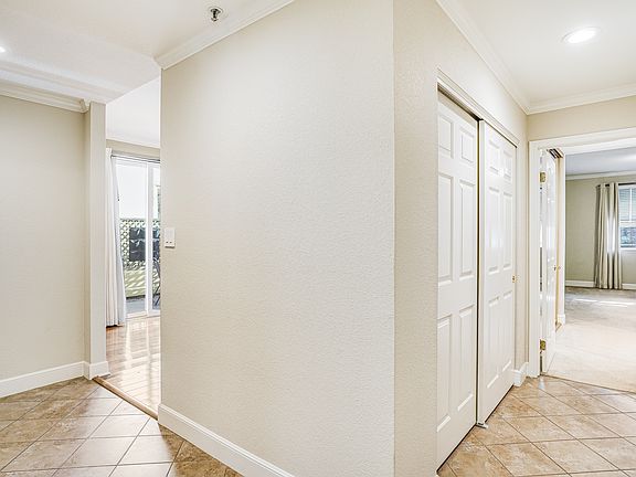 5th image of 30 Lorton Ave #101-1