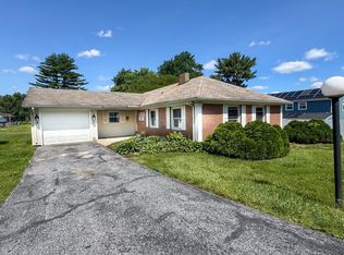 61 Pinafore Ln, Willingboro, NJ 08046