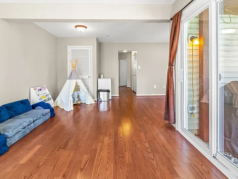 1015 Carbondale Way — Photo 11