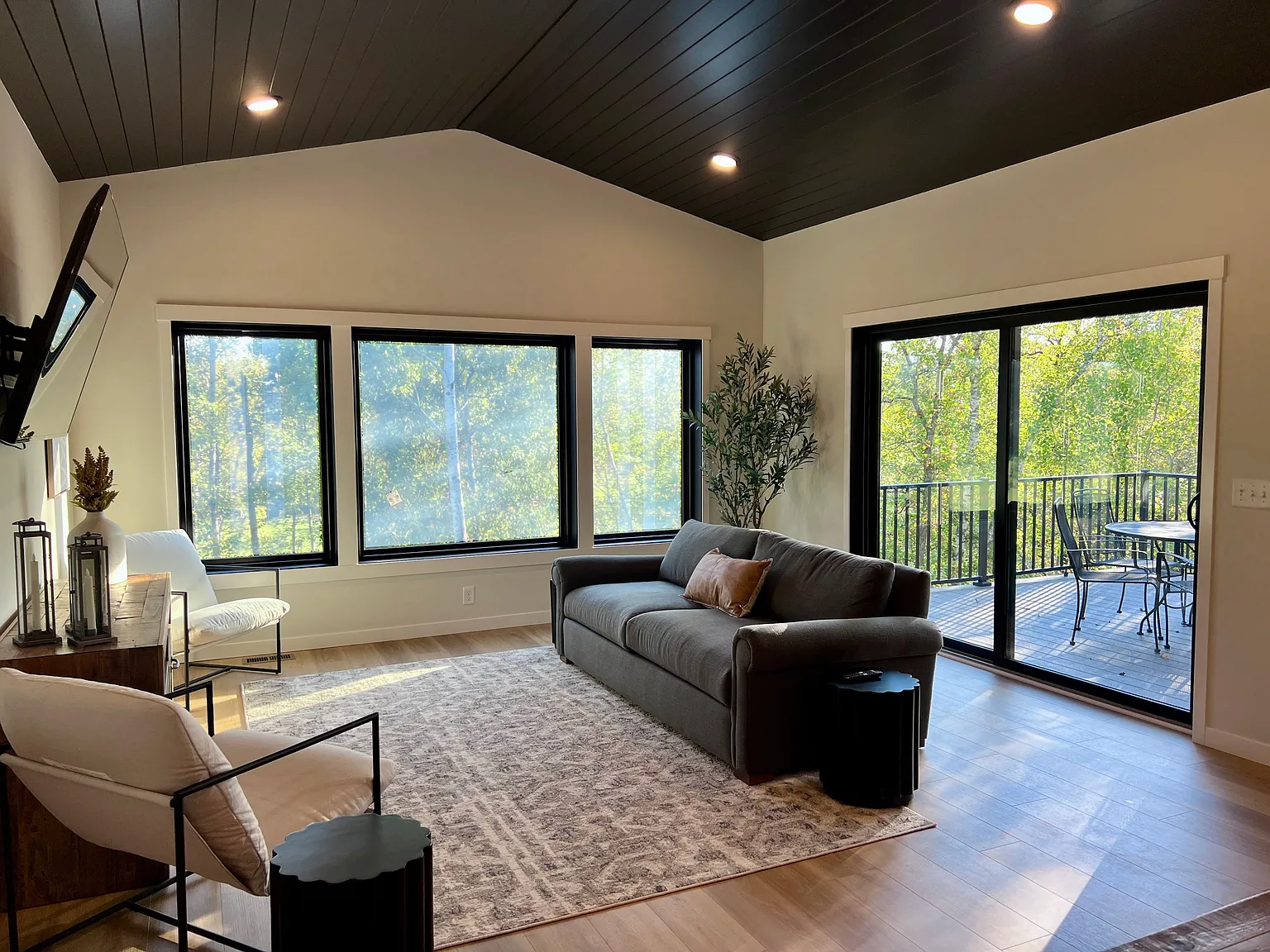 3 bed, 2.5 bath, 2310 sqft, $4,000 — Photo 4