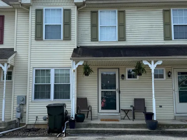 664 Walnut Tree Dr, Blandon, PA 19510