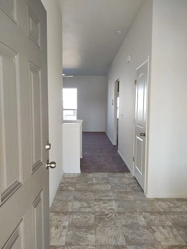 3 bed, 2500 sqft, $2,750 — Photo 4