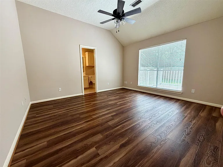 4006 Hunnington Dr — Photo 15