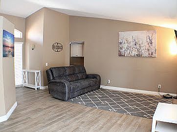 3rd image of 2157 Oak Ave