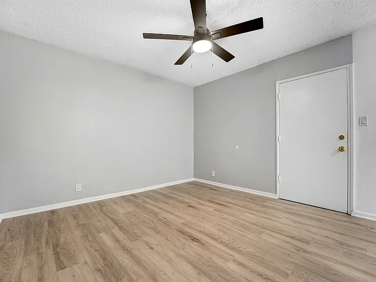1114 W 117th St #5 — Photo 7