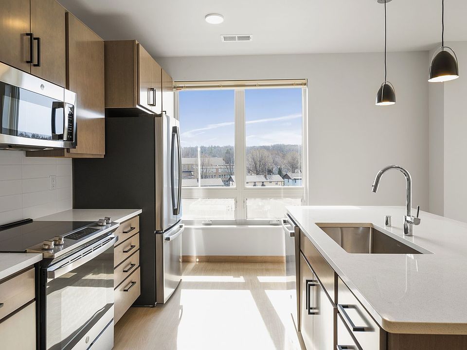 1st image of 2725 Marshall Ct #18152315