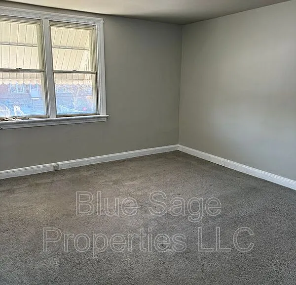319 S Church St — Photo 16