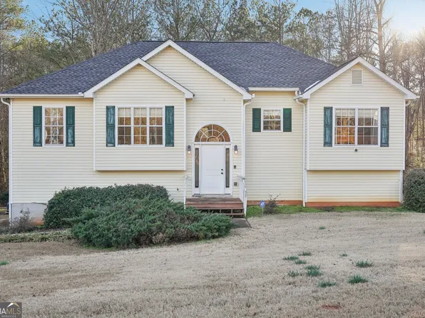 718 Grove Pointe Cir, Locust Grove, GA 30248