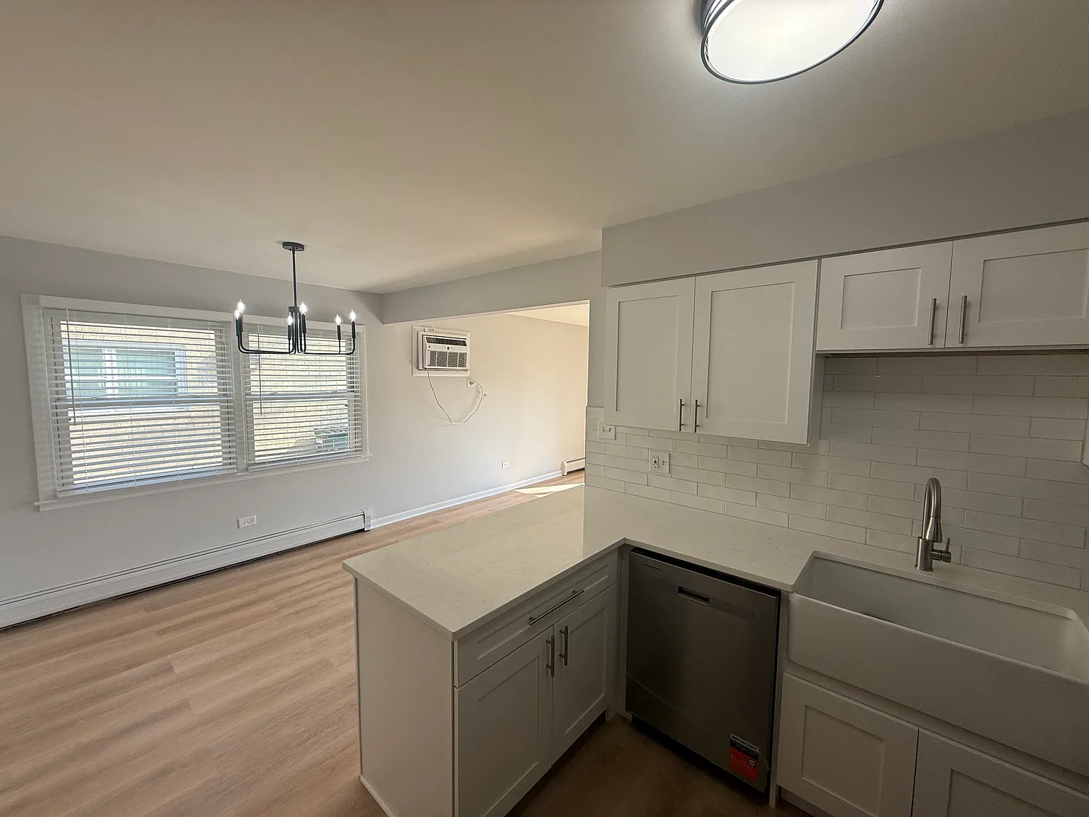 2 bed, 1000 sqft, $1,875 — Photo 3
