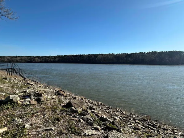 715 Arnold Ln, Savannah, TN 38372