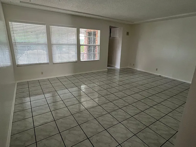 3121 Illinois Ave — Photo 20
