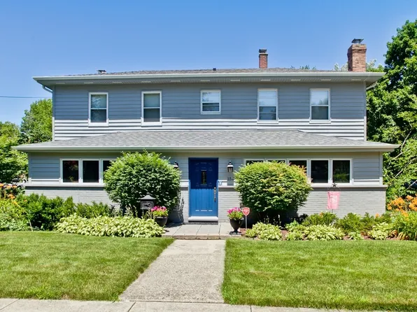 158 Newberry Ave, Libertyville, IL 60048