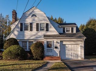 649 Sherwood Rd, Ho Ho Kus, NJ 07423