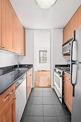 3rd image of 300 E 40th St APT 14S