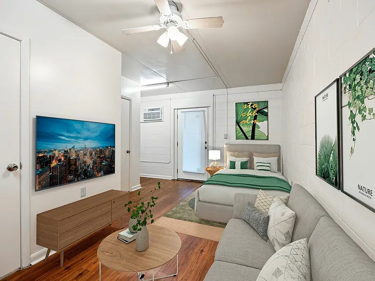 College Manor - Studio (No Built-Ins)
