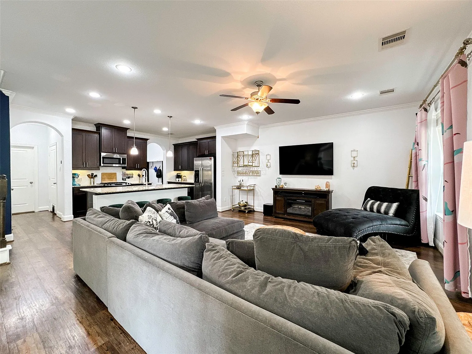 5 bed, 3.5 bath, 3354 sqft, $3,200 — Photo 3