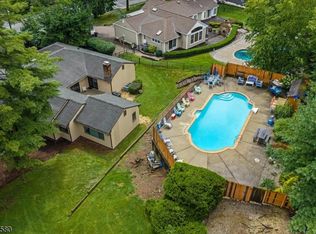 25 N Hillside Ave, Livingston Twp., NJ 07039